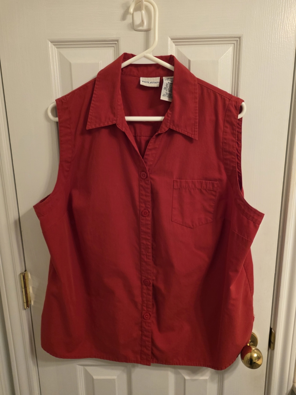 White Stag Red Sleeveless Button-Front Shirt